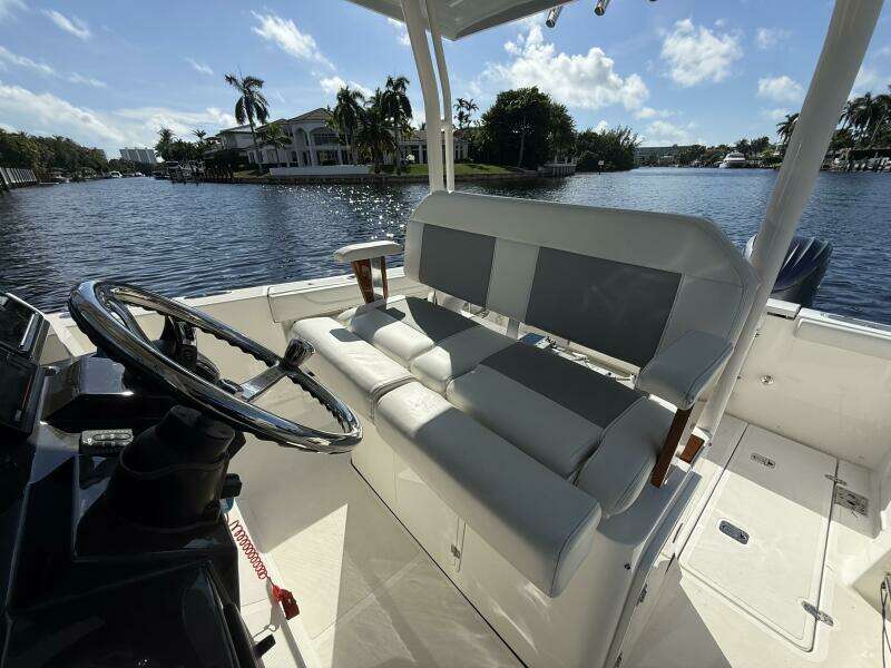 28ft Pursuit Yacht For Sale