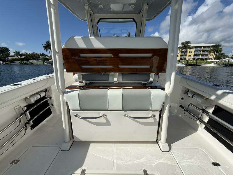 28ft Pursuit Yacht For Sale