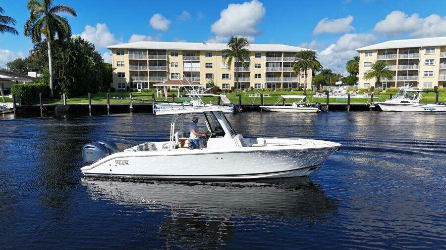 28ft Pursuit Yacht For Sale