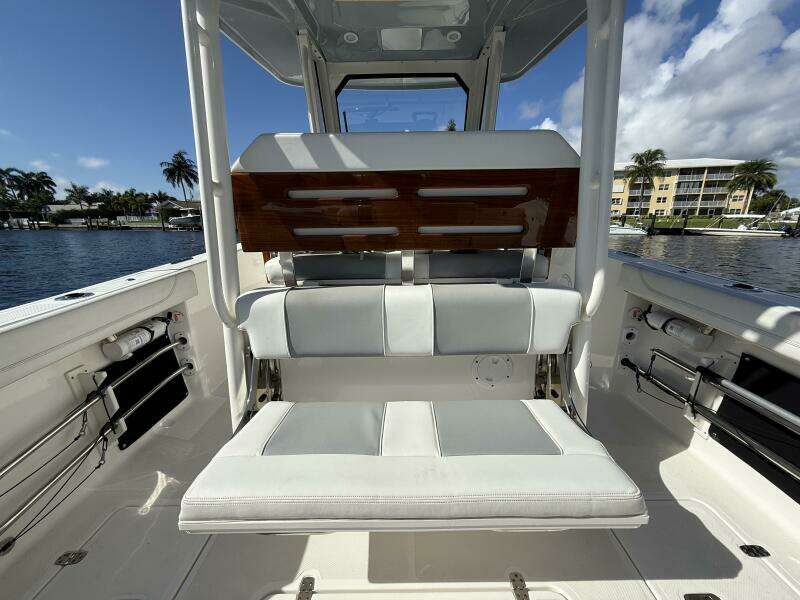 28ft Pursuit Yacht For Sale