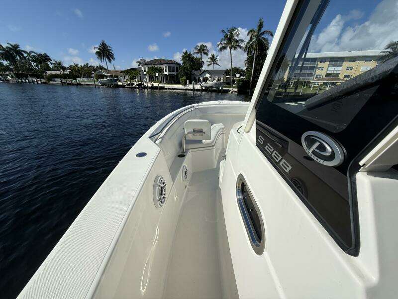 28ft Pursuit Yacht For Sale