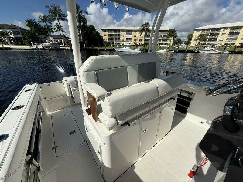 28ft Pursuit Yacht For Sale