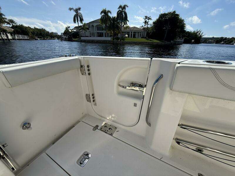 28ft Pursuit Yacht For Sale