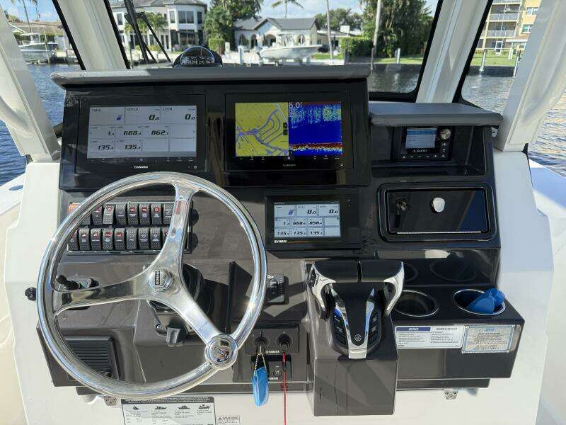 28ft Pursuit Yacht For Sale