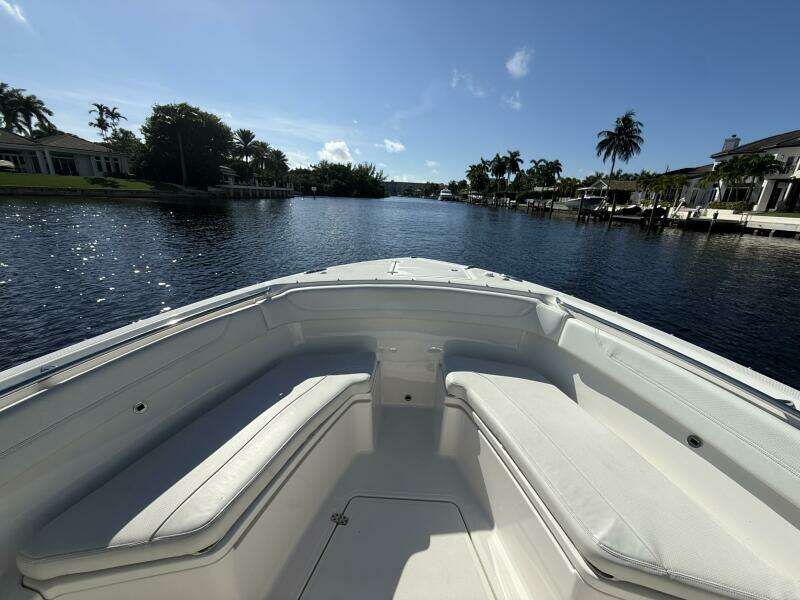 28ft Pursuit Yacht For Sale