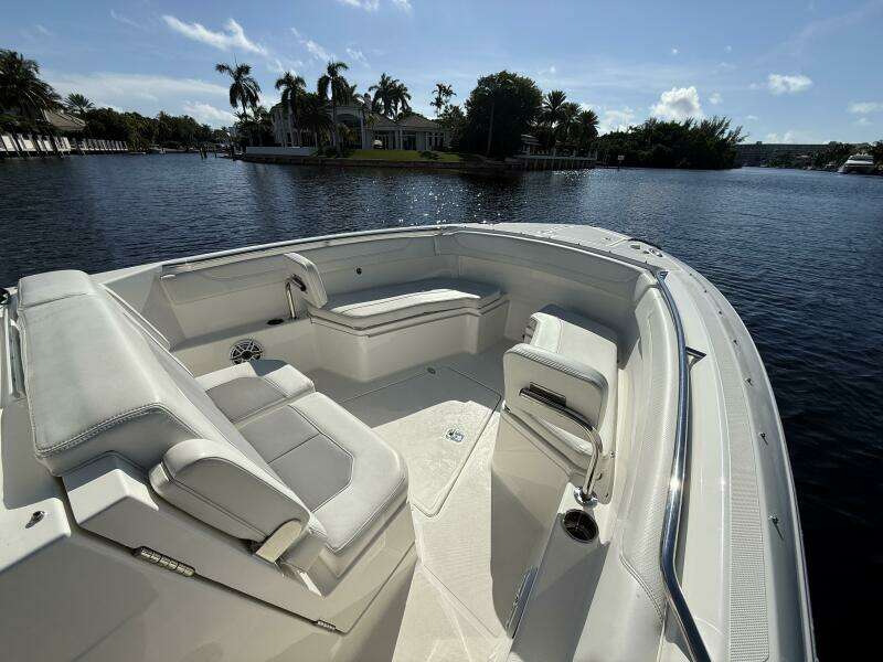 28ft Pursuit Yacht For Sale