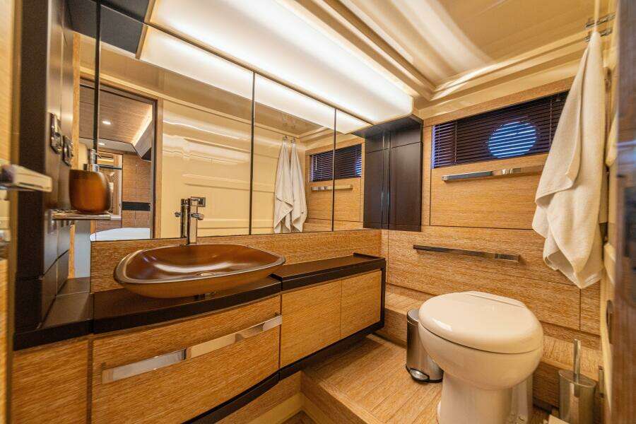 2014 Azimut 64 
