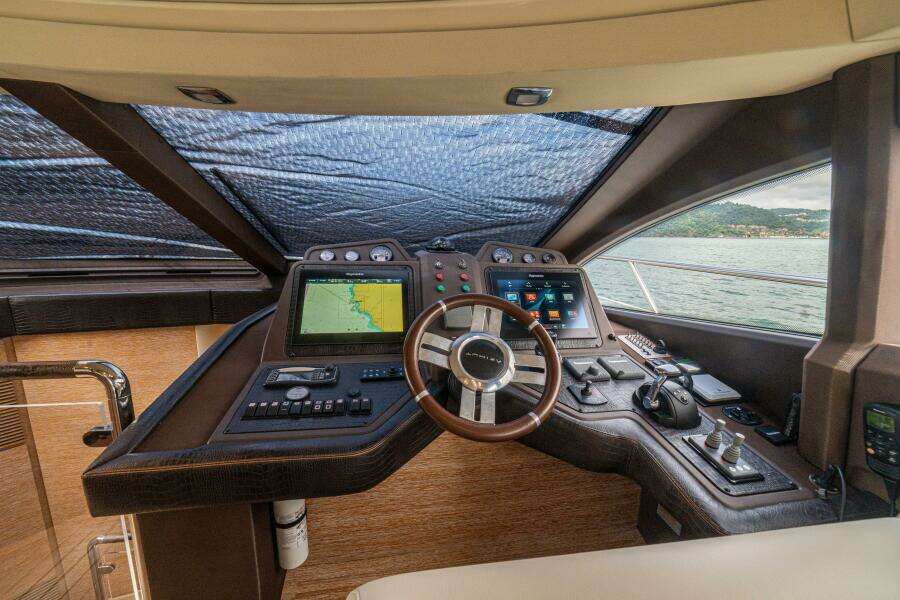 2014 Azimut 64 