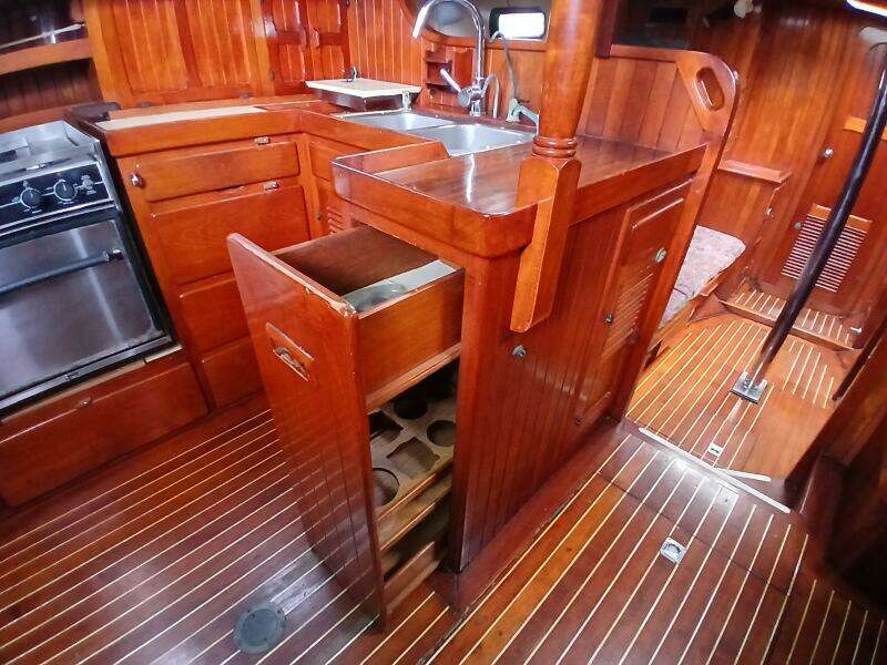 Lady Bella 45ft Hardin Yacht For Sale