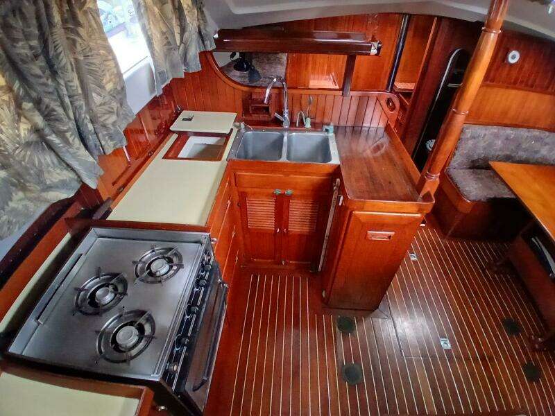 Lady Bella 45ft Hardin Yacht For Sale