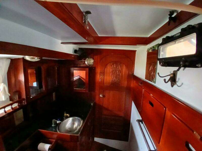 Lady Bella 45ft Hardin Yacht For Sale