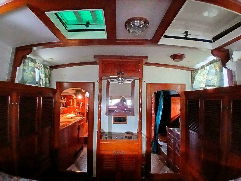 Lady Bella 45ft Hardin Yacht For Sale