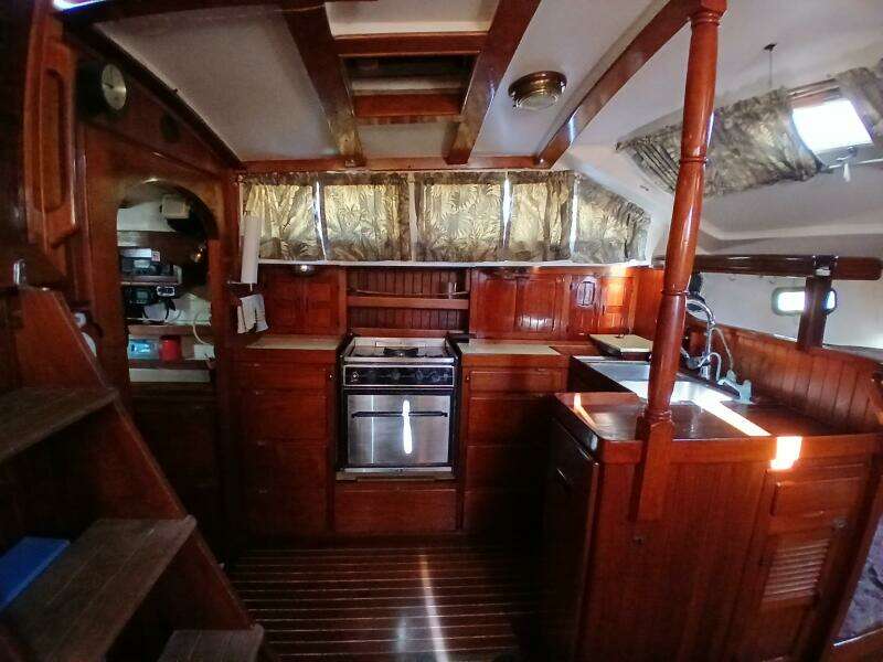 Lady Bella 45ft Hardin Yacht For Sale