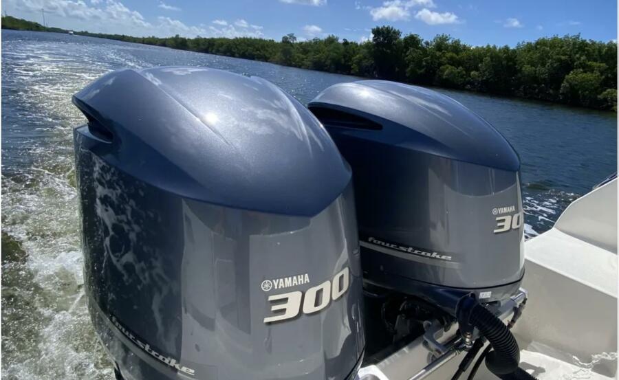 32' 2018 Sailfish 325 DC