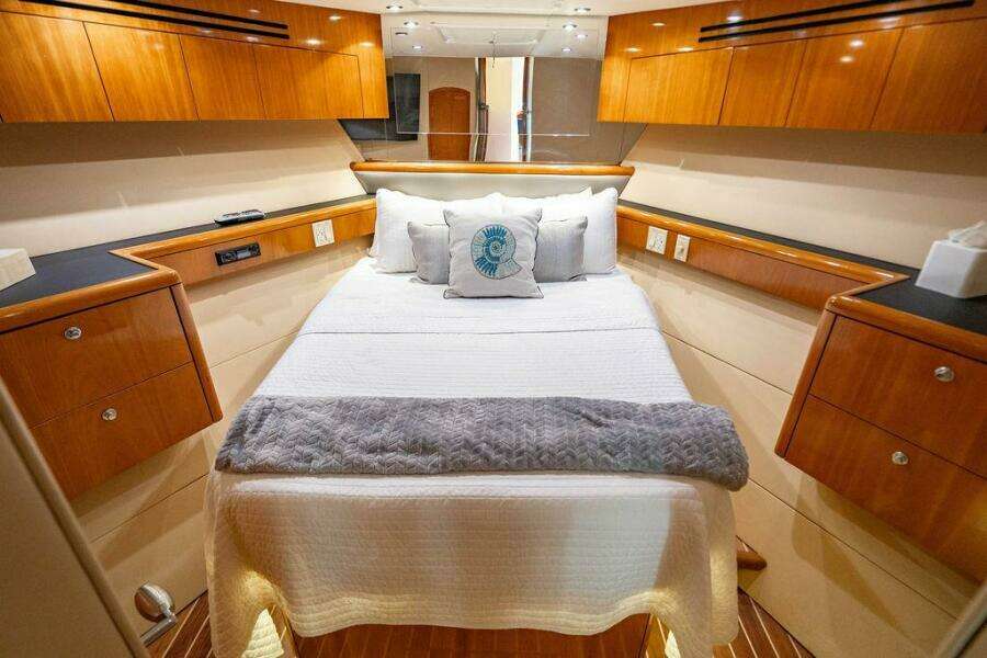 WATER BORN 75ft Hatteras Yacht For Sale