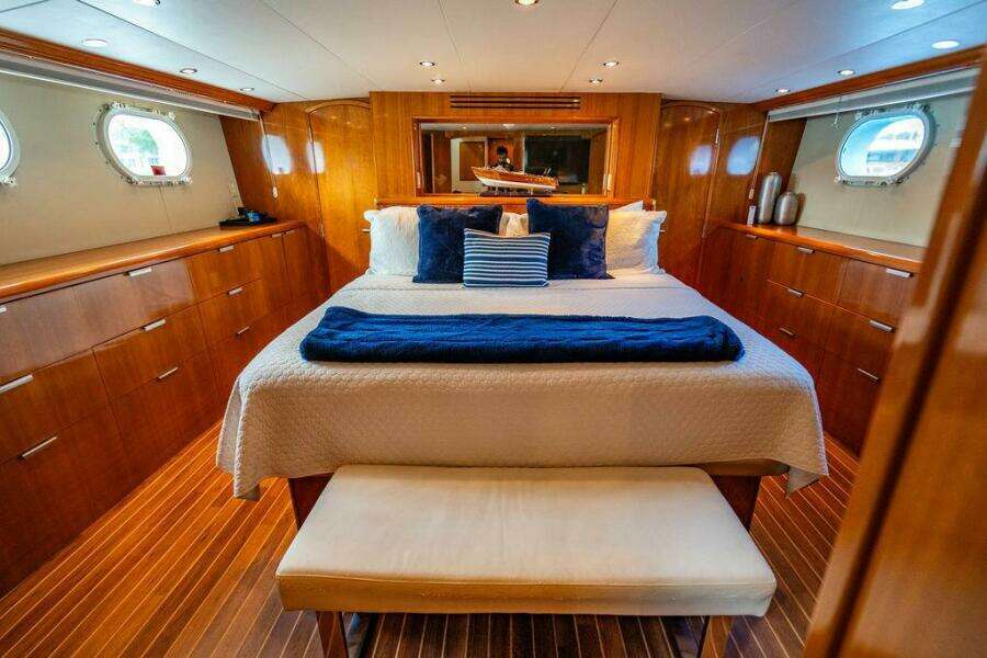 WATER BORN 75ft Hatteras Yacht For Sale