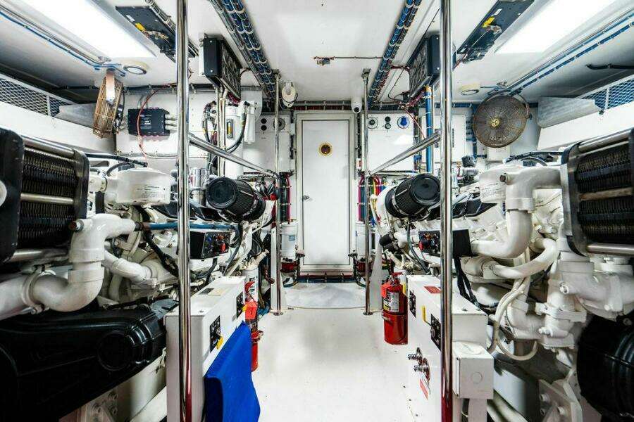 WATER BORN 75ft Hatteras Yacht For Sale