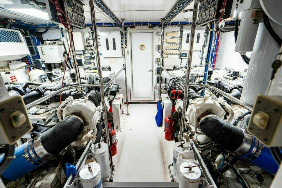 WATER BORN 75ft Hatteras Yacht For Sale