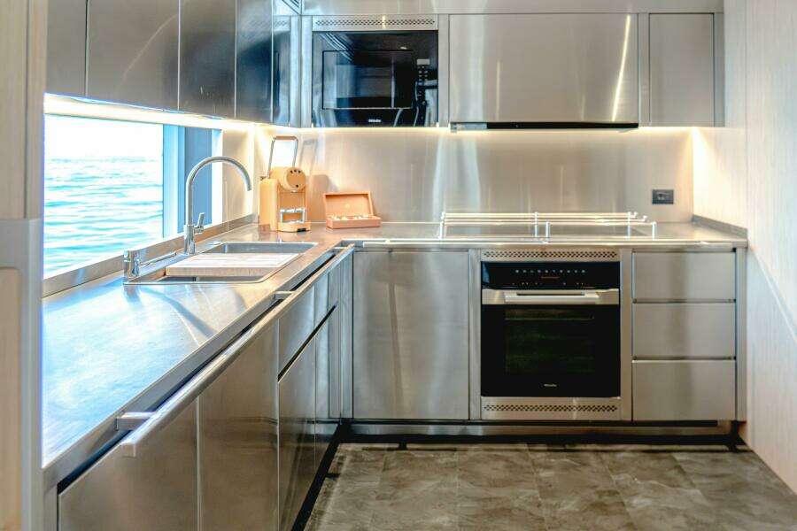 100ft Majesty Yachts Yacht For Sale