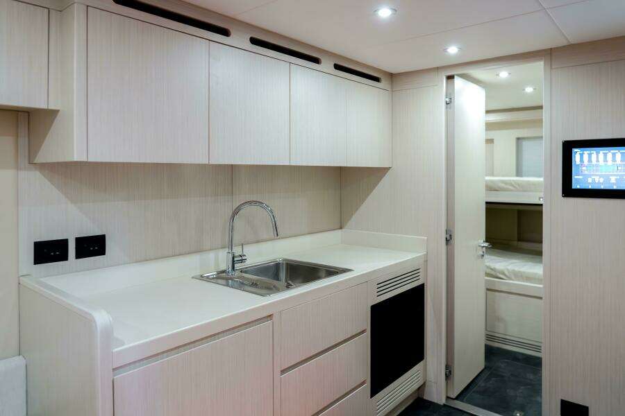 100ft Majesty Yachts Yacht For Sale