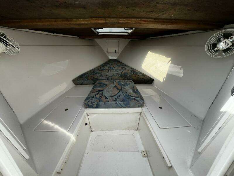 33ft Avanti Yacht For Sale