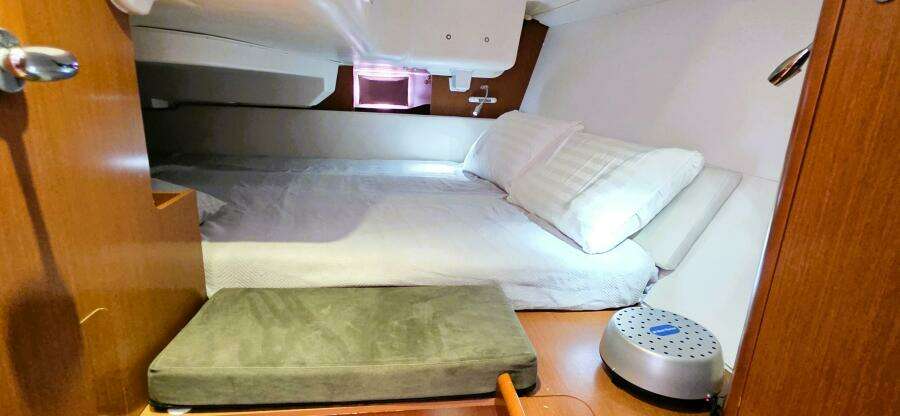 37ft Beneteau Yacht For Sale