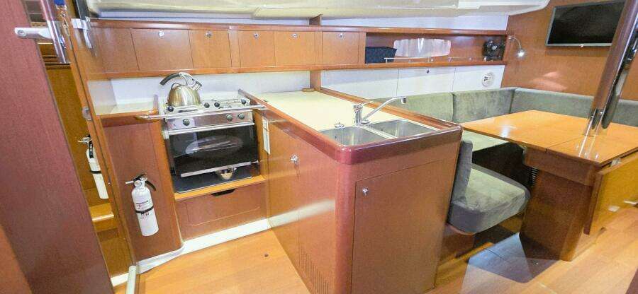 37ft Beneteau Yacht For Sale