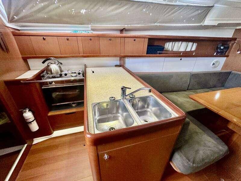 37ft Beneteau Yacht For Sale