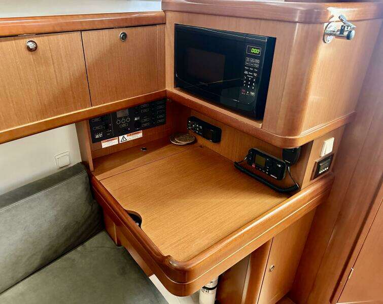 37ft Beneteau Yacht For Sale