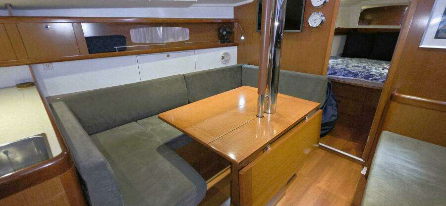 37ft Beneteau Yacht For Sale