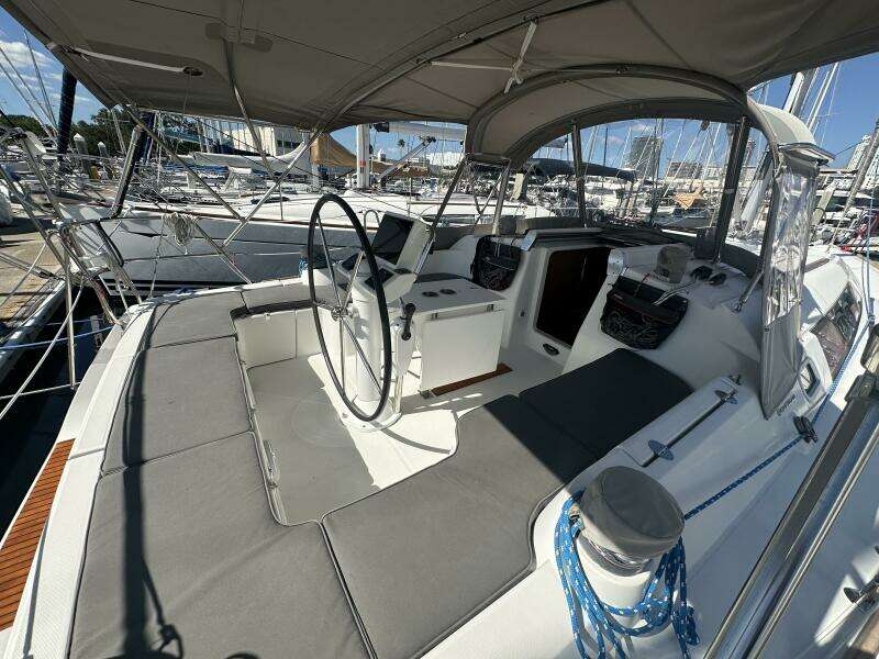 37ft Beneteau Yacht For Sale