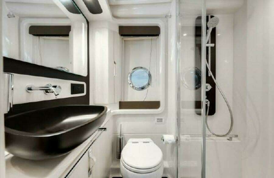 RELENTLESS 50ft Azimut Yacht For Sale