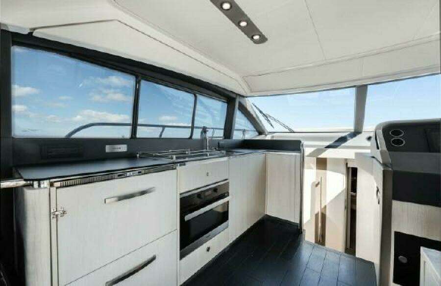 RELENTLESS 50ft Azimut Yacht For Sale