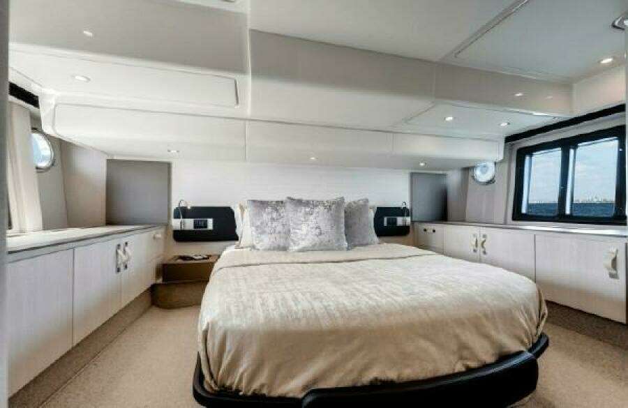RELENTLESS 50ft Azimut Yacht For Sale