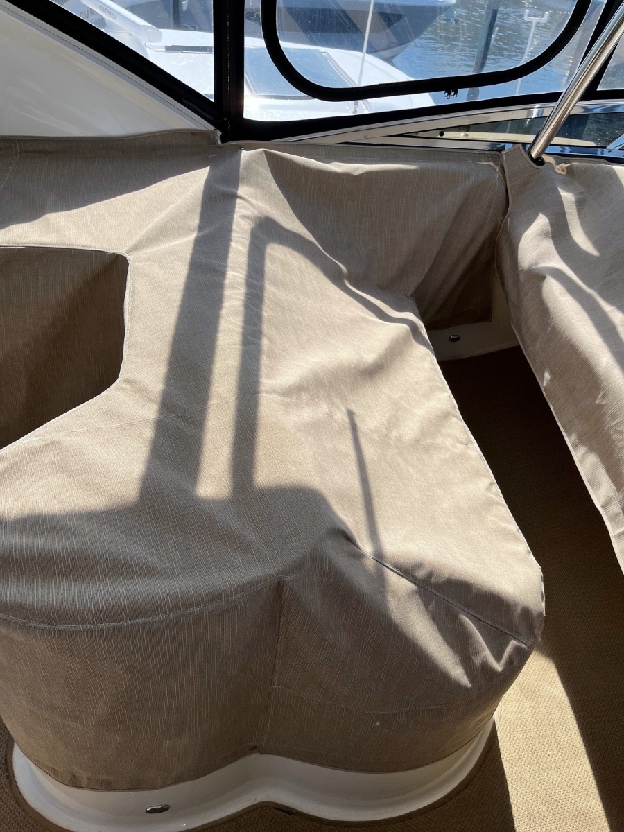 44' 2013 Meridian 441 Sedan