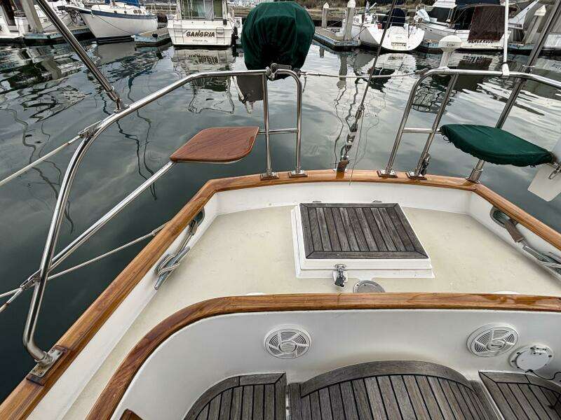 Teak stern pulpit seats with covers