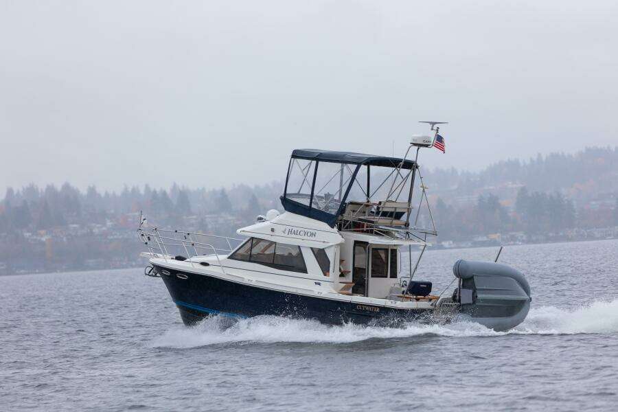 HALCYON 30ft Cutwater Yacht For Sale