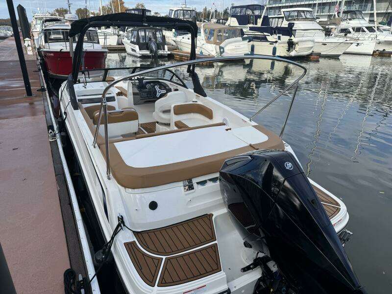 23ft Bayliner Yacht For Sale