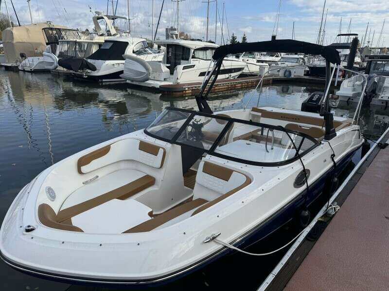 23ft Bayliner Yacht For Sale
