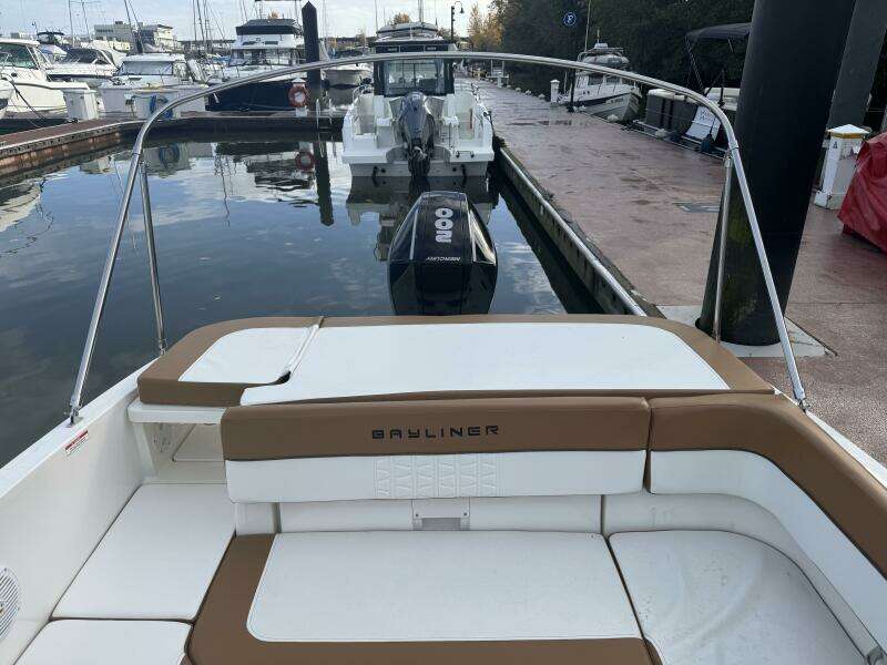 23ft Bayliner Yacht For Sale