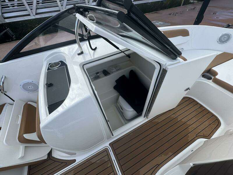 23ft Bayliner Yacht For Sale