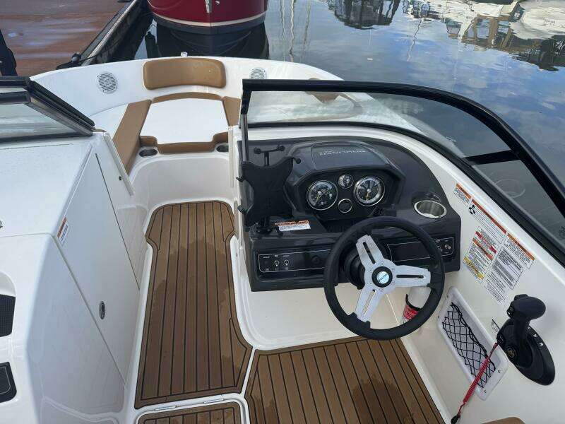 23ft Bayliner Yacht For Sale