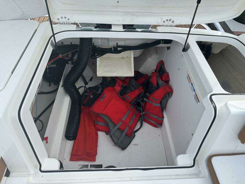 23ft Bayliner Yacht For Sale