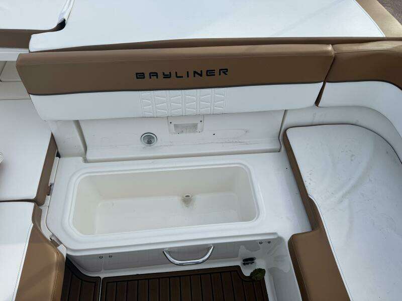 23ft Bayliner Yacht For Sale