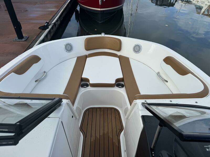 23ft Bayliner Yacht For Sale
