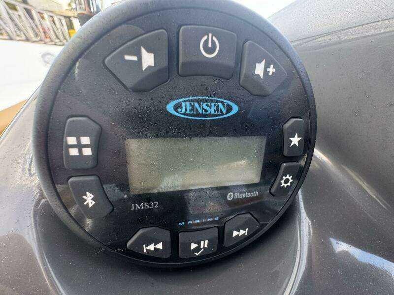 23ft Bayliner Yacht For Sale