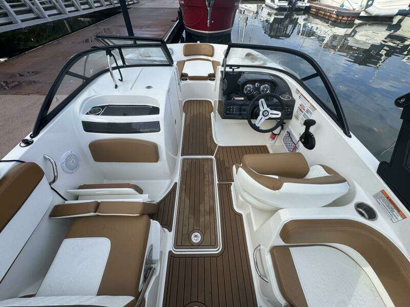 23ft Bayliner Yacht For Sale