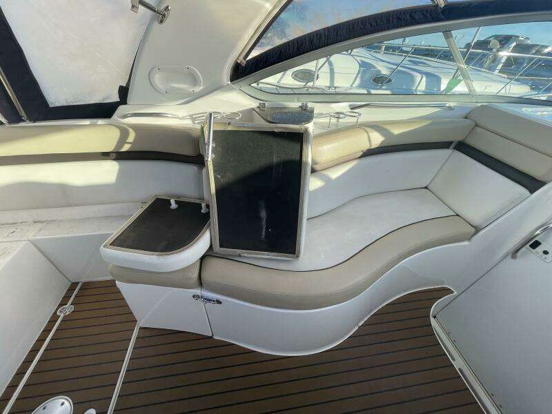 31ft Rinker Yacht For Sale