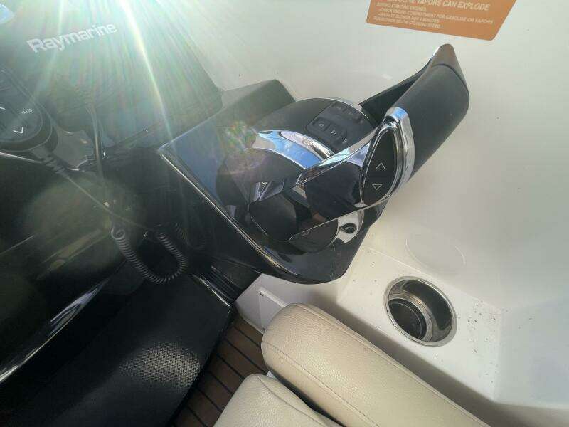 31ft Rinker Yacht For Sale