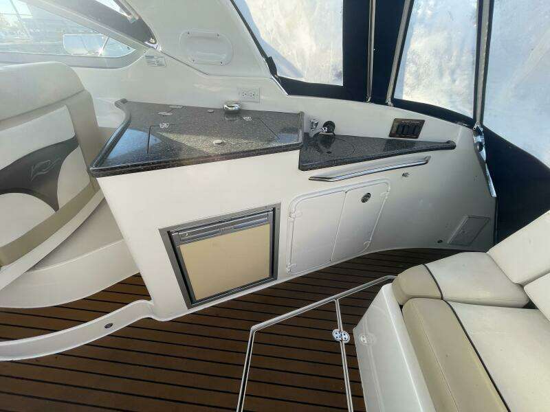 31ft Rinker Yacht For Sale